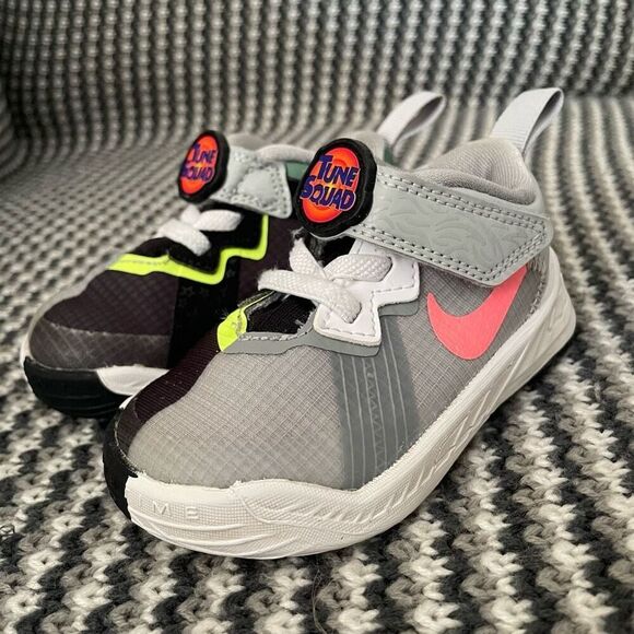 Nike Looney Tunes toddler sneaker baby size 5 - Picture 3 of 10